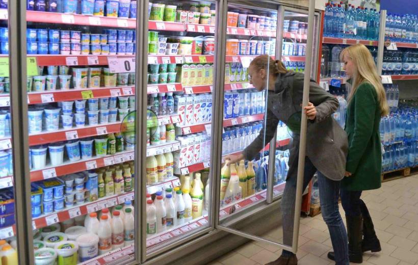 Prețul laptelui îi falimentează pe fermieri, dar Bruxelles-ul ridică din umeri, iar Bucureștiul tace 19000063