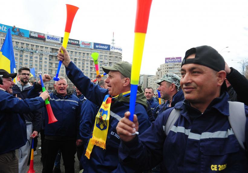Protest masiv al minerilor în Piața Victoriei: peste 1.000 de oameni cer oprirea concedierilor 19000366