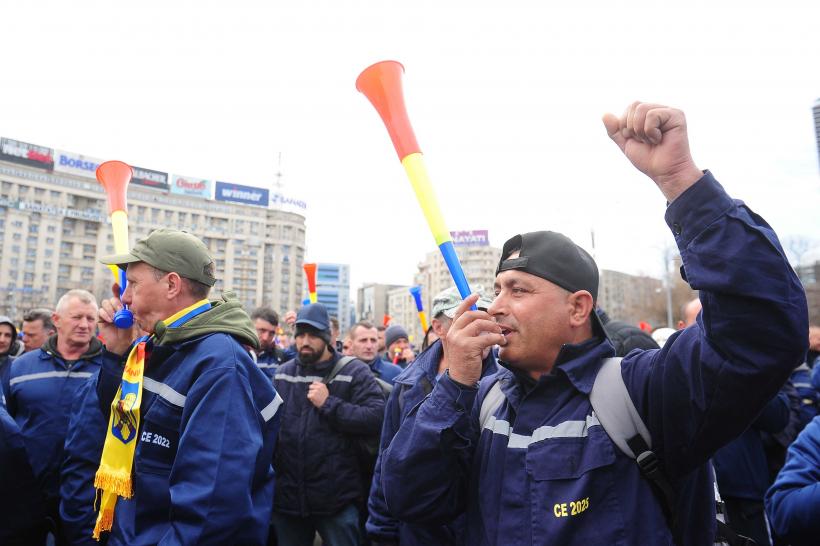 Protest masiv al minerilor în Piața Victoriei: peste 1.000 de oameni cer oprirea concedierilor 19000367