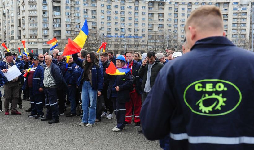 Protest masiv al minerilor în Piața Victoriei: peste 1.000 de oameni cer oprirea concedierilor 19000370