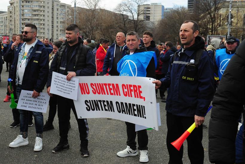 Protest masiv al minerilor în Piața Victoriei: peste 1.000 de oameni cer oprirea concedierilor 19000375