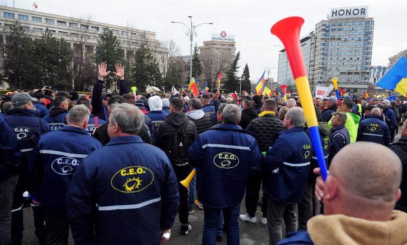 Protest masiv al minerilor în Piața Victoriei: peste 1.000 de oameni cer oprirea concedierilor 19000377