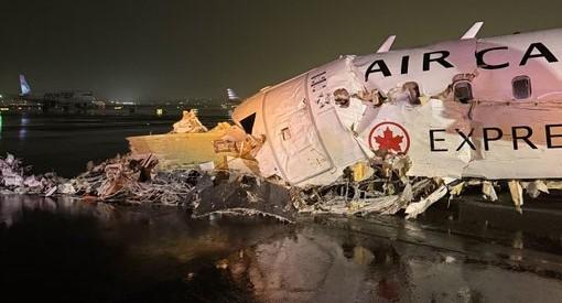 Cum a supraviețuit însoțitoarea de bord aruncată din avion în accidentul de pe LaGuardia 19000316