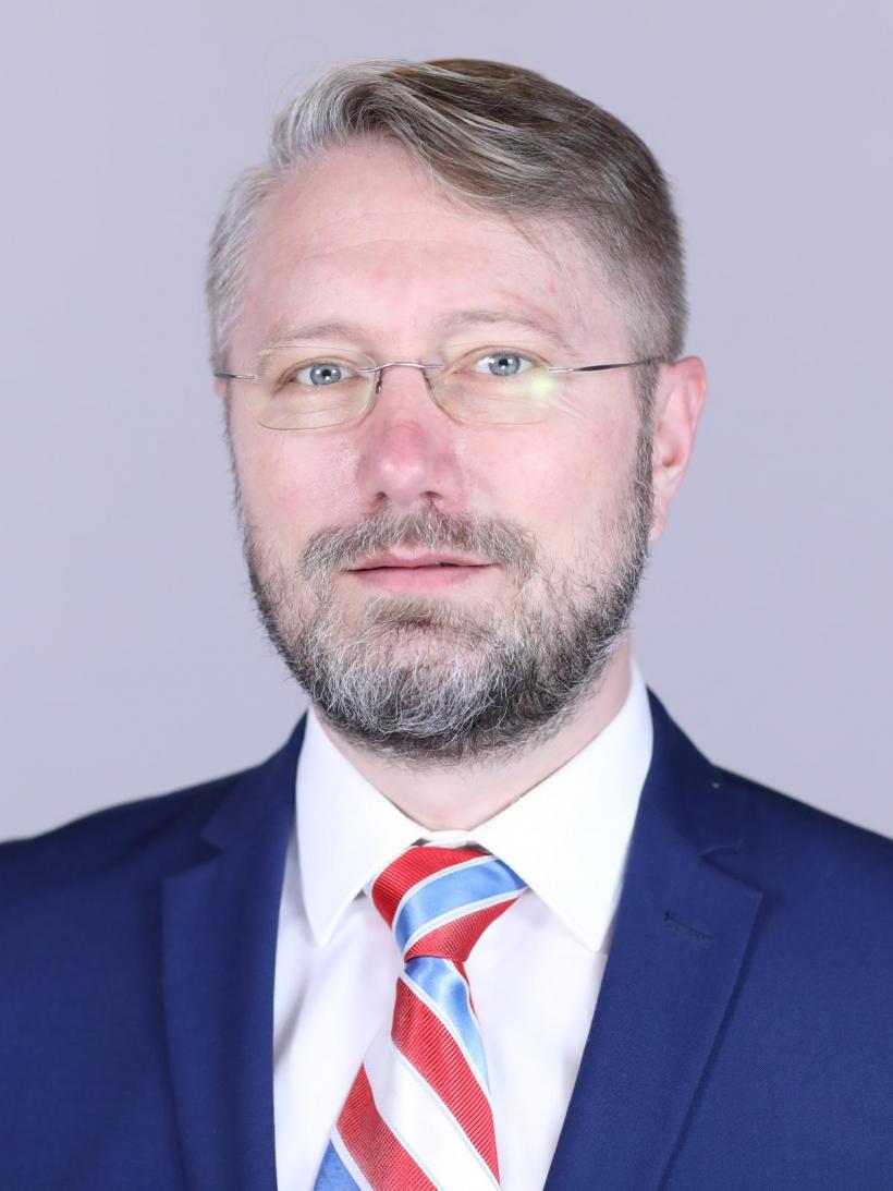 Dărâmăm case, extindem cimitire. Un proiect UDMR