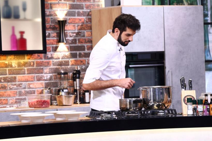 Chefi la cuțite, lider de audiență. Chef Sautner, din nou victorios, aseară! Jurații trebuie să gătească diseară cea mai bună ciorbă, pentru a treia bombă a sezonului 19000511