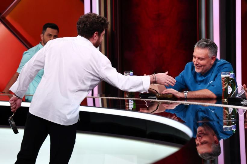 Chefi la cuțite, lider de audiență. Chef Sautner, din nou victorios, aseară! Jurații trebuie să gătească diseară cea mai bună ciorbă, pentru a treia bombă a sezonului 19000514