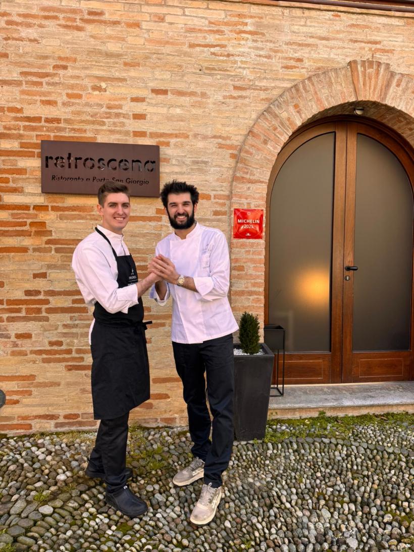 Luca Zvaleni, câștigătorul sezonului 16 Chefi la cuțite, a început stagiul la Retroscena, alături de Chef Richard: „M-au fascinat ideile și combinațiile culinare ale Chef-ului” 19000524