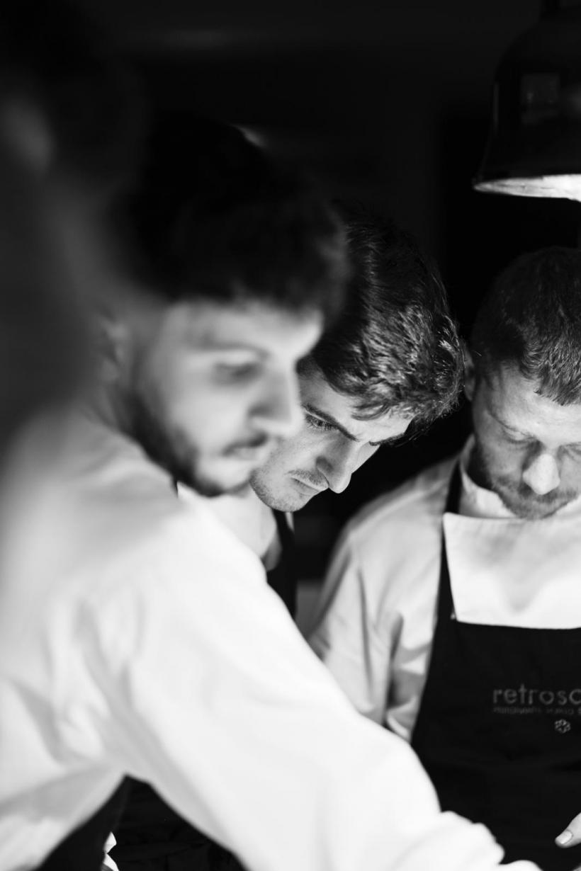 Luca Zvaleni, câștigătorul sezonului 16 Chefi la cuțite, a început stagiul la Retroscena, alături de Chef Richard: „M-au fascinat ideile și combinațiile culinare ale Chef-ului” 19000527