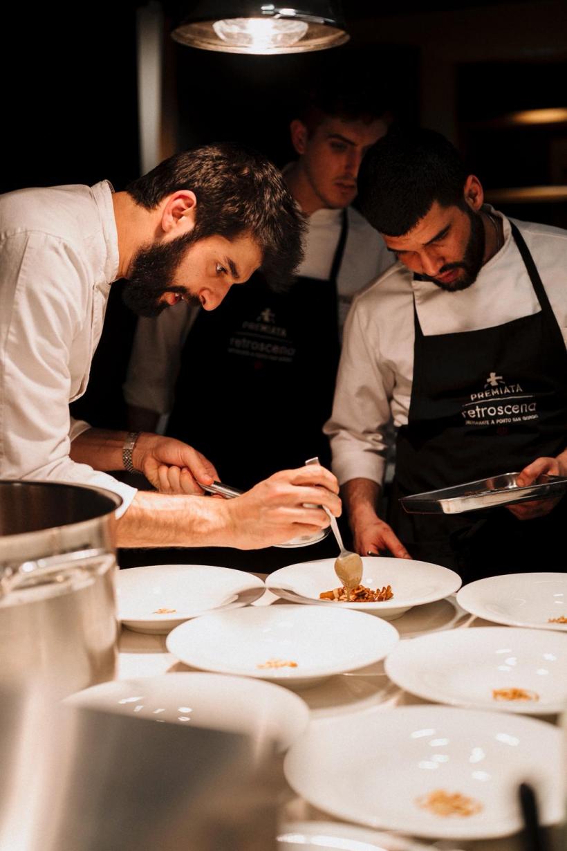 Luca Zvaleni, câștigătorul sezonului 16 Chefi la cuțite, a început stagiul la Retroscena, alături de Chef Richard: „M-au fascinat ideile și combinațiile culinare ale Chef-ului” 19000528