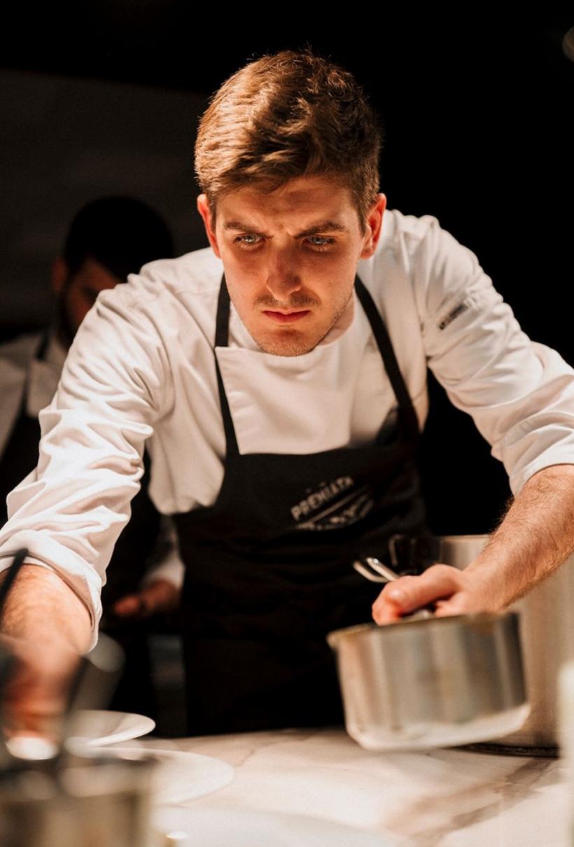 Luca Zvaleni, câștigătorul sezonului 16 Chefi la cuțite, a început stagiul la Retroscena, alături de Chef Richard: „M-au fascinat ideile și combinațiile culinare ale Chef-ului” 19000529