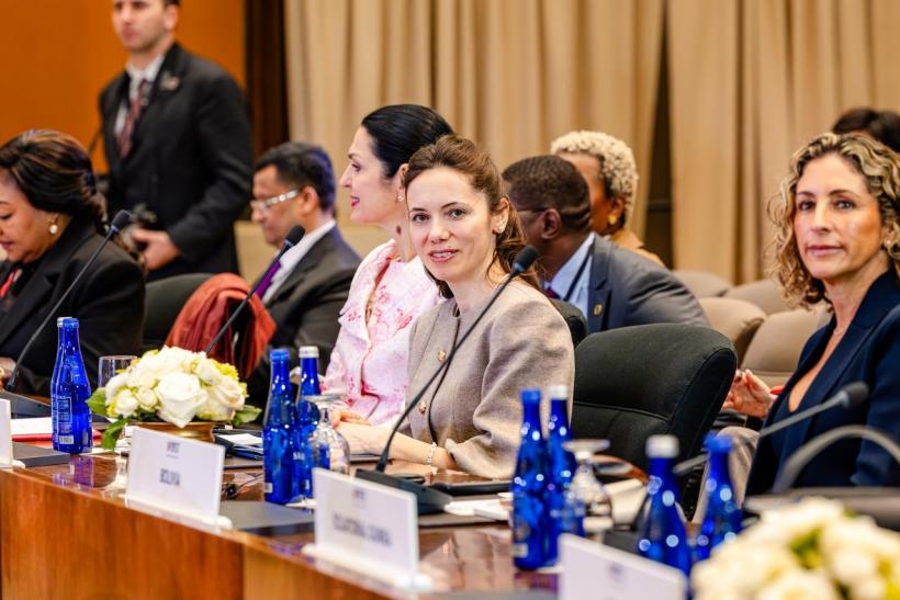 Mirabela Grădinaru, impecabilă, împreună cu Brigitte Macron și Olena Zelenska, la Casa Albă 19000681