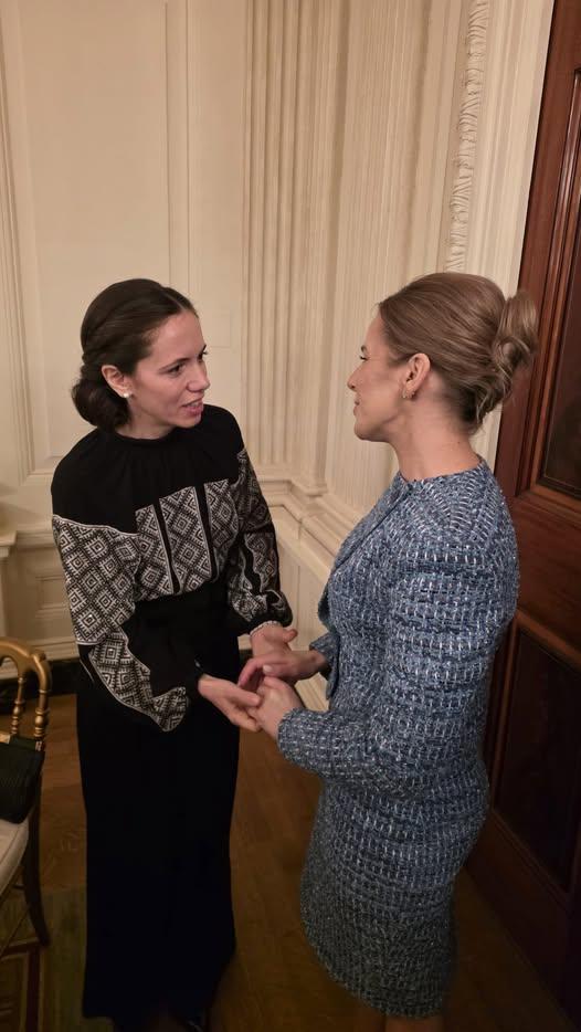 Mirabela Grădinaru, impecabilă, împreună cu Brigitte Macron și Olena Zelenska, la Casa Albă 19000683