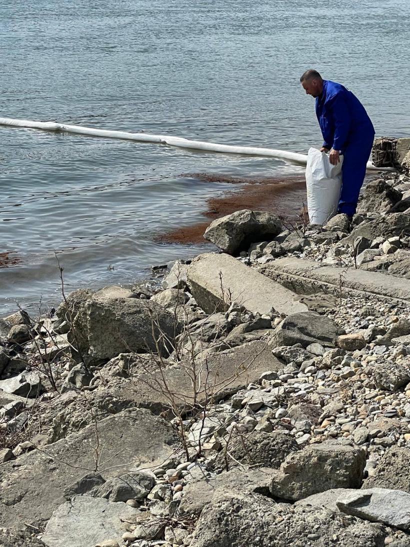 Poluare pe Dunăre la Turnu Măgurele: autoritățile au oprit apa potabilă și intervin de urgență 19000758