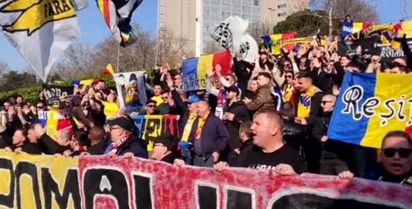 Românii au făcut spectacol la Istanbul! 3.000 de suporteri au cucerit Piața Taksim înainte de Turcia – România 19000830