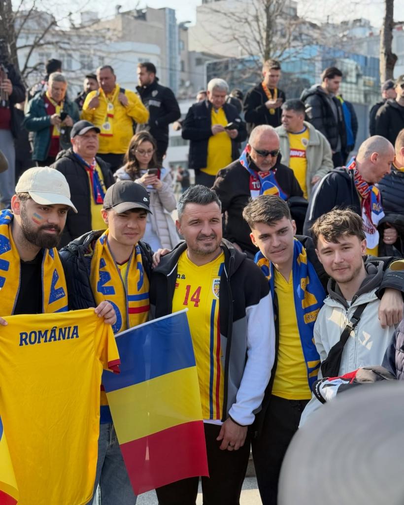 Românii au făcut spectacol la Istanbul! 3.000 de suporteri au cucerit Piața Taksim înainte de Turcia – România 19000837