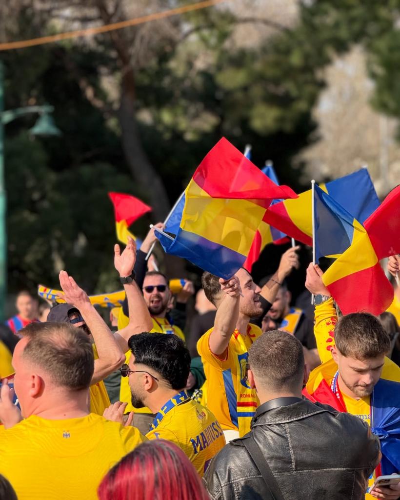 Românii au făcut spectacol la Istanbul! 3.000 de suporteri au cucerit Piața Taksim înainte de Turcia – România 19000838