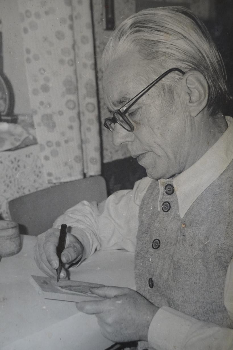 Satul din Sibiu unde sfinții stau de veghe la porțile oamenilor. Pictorul icoanelor, un fost sculer-matrițer 19000697