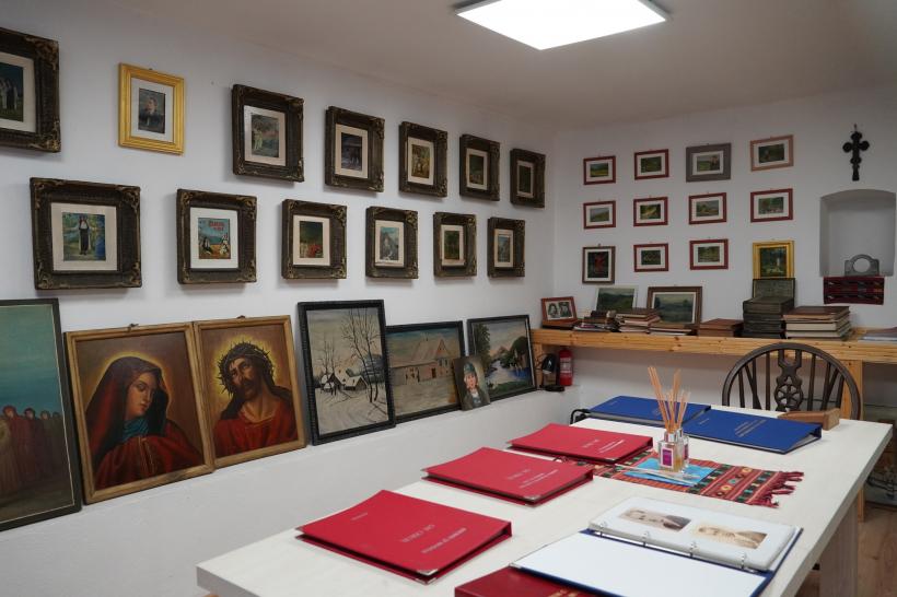 Satul din Sibiu unde sfinții stau de veghe la porțile oamenilor. Pictorul icoanelor, un fost sculer-matrițer 19000699