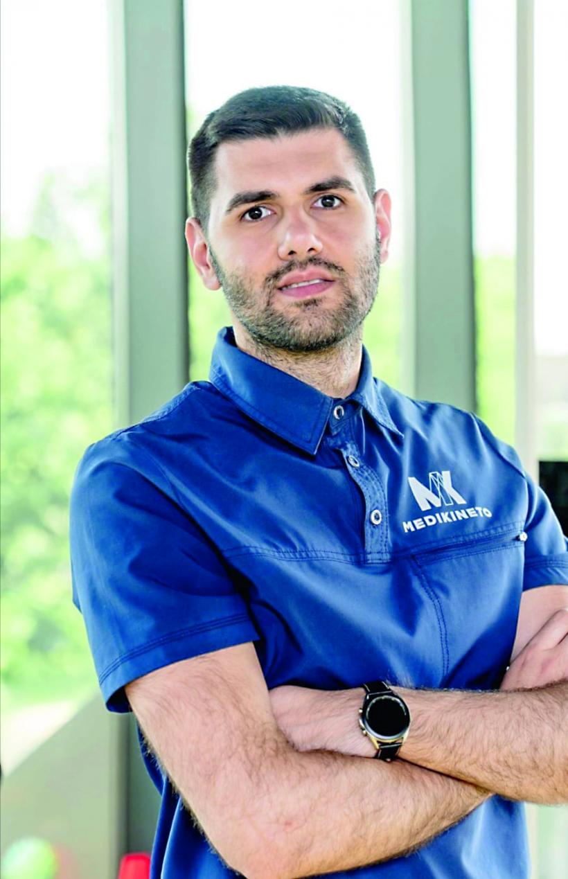 „Tech neck” și „cocoașa de telefon”. Lumea ecranelor începe să ne deformeze 19000808