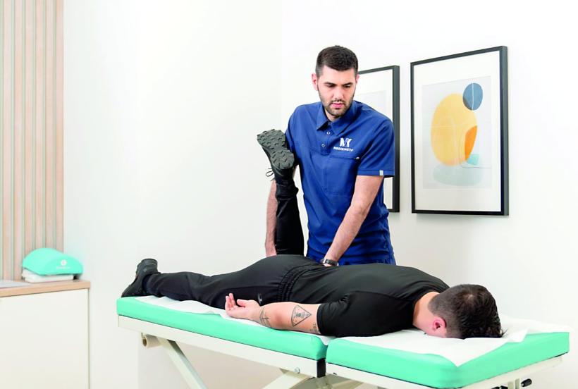 „Tech neck” și „cocoașa de telefon”. Lumea ecranelor începe să ne deformeze 19000809