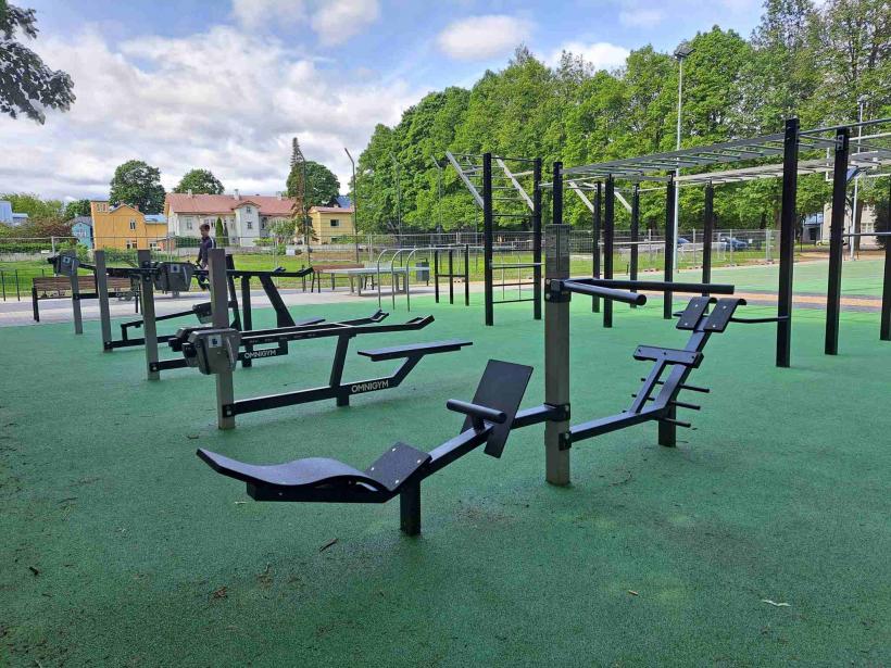 Primăria lui Mihai Chirica a luat-o pe urmele lui Emil Boc. Achiziție de aparate de fitness, în plină criză economică