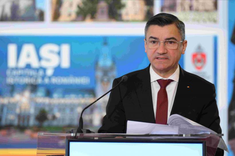 Primăria lui Mihai Chirica a luat-o pe urmele lui Emil Boc. Achiziție de aparate de fitness, în plină criză economică 19000829