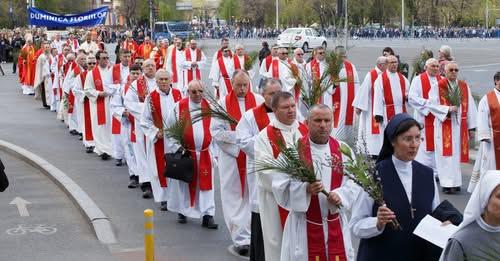 Restricții de trafic pe mai multe străzi din Capitală, duminică, de Floriile catolice