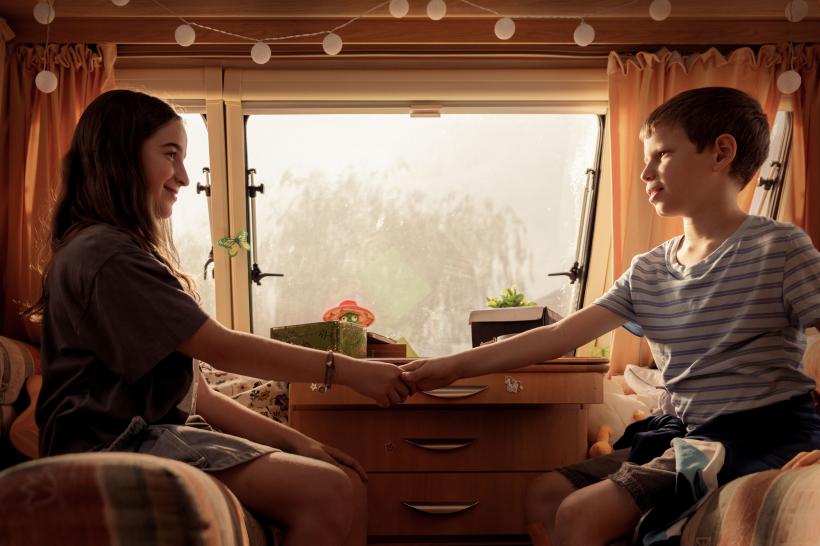 „Atlasul Universului”, regizat de Paul Negoescu, desemnat Cel mai bun film pentru adolescenți la Festivalul Internațional de Film de la Sofia!