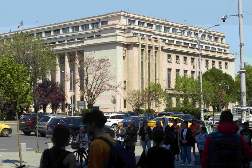 Bolojan, amenințat de ÎCCJ cu procese și cu plata de despăgubiri, pentru nerespectarea hotărârilor judecătorești privind drepturile salariale ale magistraților 19001233