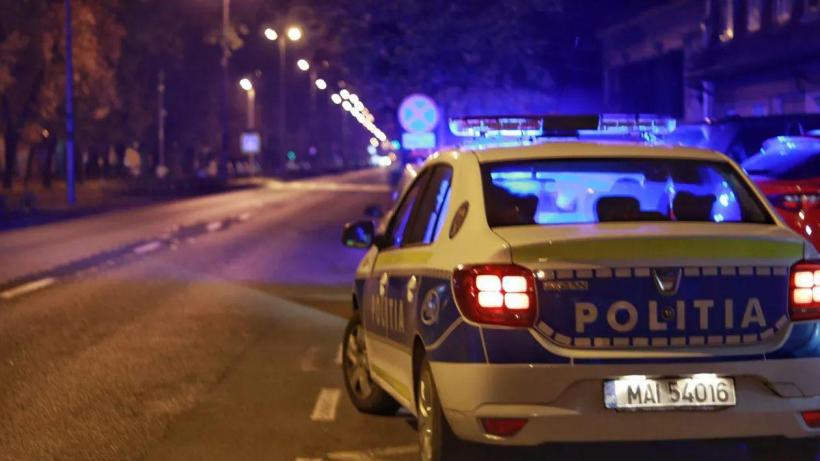 Un tânăr a intrat cu mașina în 8 vehicule parcate, în București 