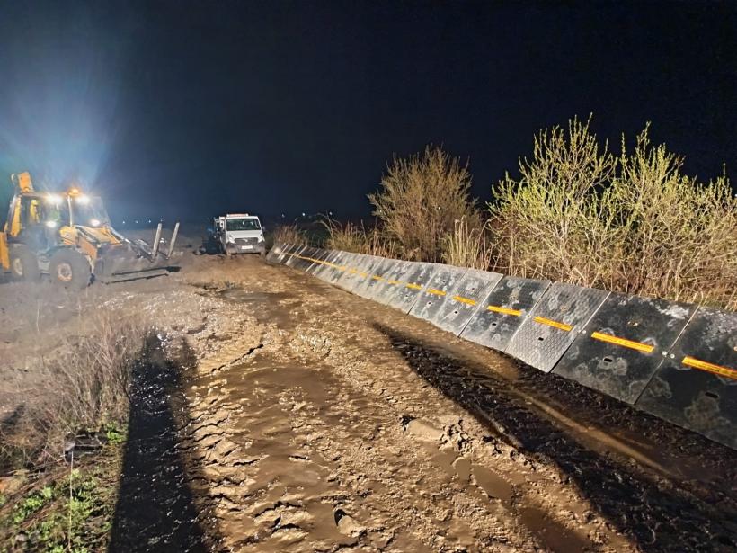 Viitură pe râul Putna: Au fost instalate panouri mobile și saci de nisip la Mircești 19001269