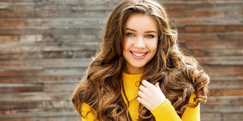 Adio contraste puternice în vopsirea părului: Noul trend mizează pe naturalețe