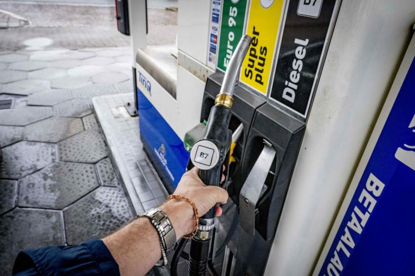 Câștiguri uriașe pe buzunarul șoferilor europeni: 24 de miliarde în plus pentru companiile petroliere