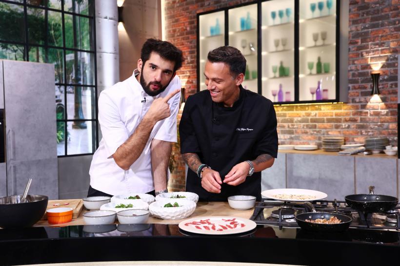 Ultima amuletă a sezonului, la Chefi la cuțite. Diseară, clasamentul final determină câți concurenți va avea în echipă fiecare jurat. Iar în audiții se mai dă un cuțit de aur! 19001587