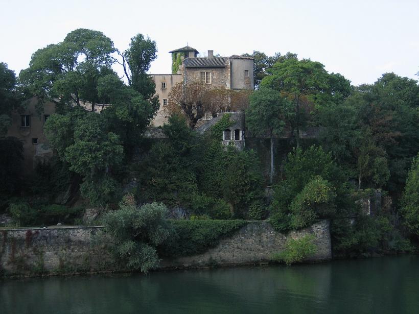 Castel monument istoric, scos la vânzare la preț de apartament