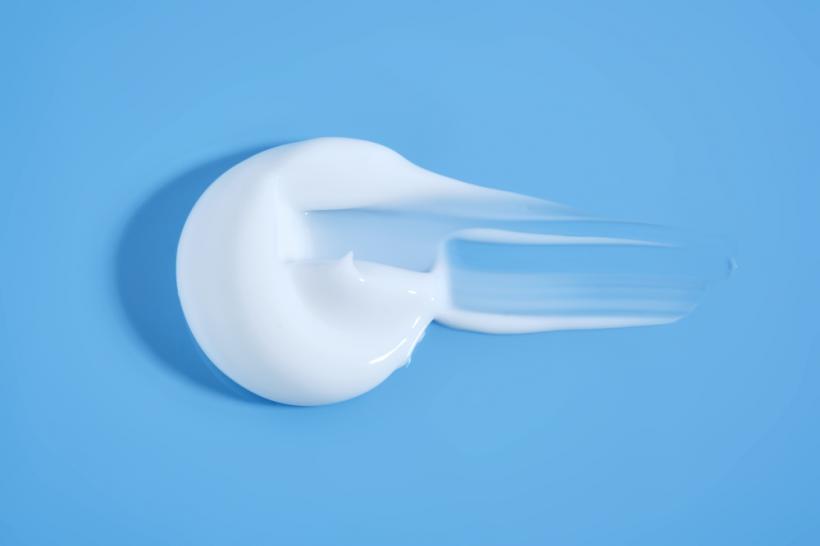 Ceramide, acid hialuronic sau uree? Ce ingrediente fac diferența într-o cremă de mâini