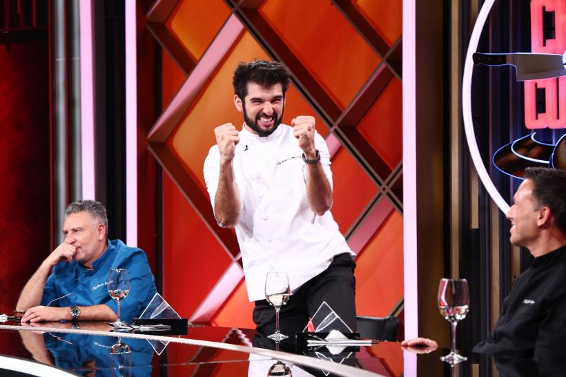 Chefi la cuțite, lider de audiență. Alexandru Szabo a luat cuțitul de aur din partea lui Chef Ștefan, iar Chef Richard a câștigat aseară bomba