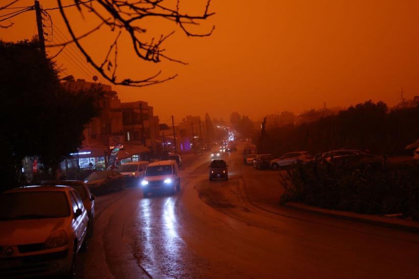 Furtuni devastatoare în Grecia: un mort lângă Atena, în timp ce un nor de praf saharian sufocă insula Creta 19001875