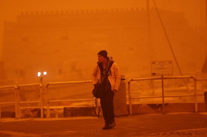 Furtuni devastatoare în Grecia: un mort lângă Atena, în timp ce un nor de praf saharian sufocă insula Creta 19001877