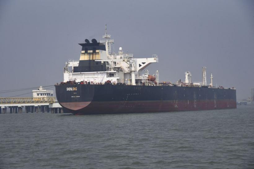 „Dependenți ca de un dealer”: cât de vulnerabilă este lumea când Iranul închide robinetul de petrol