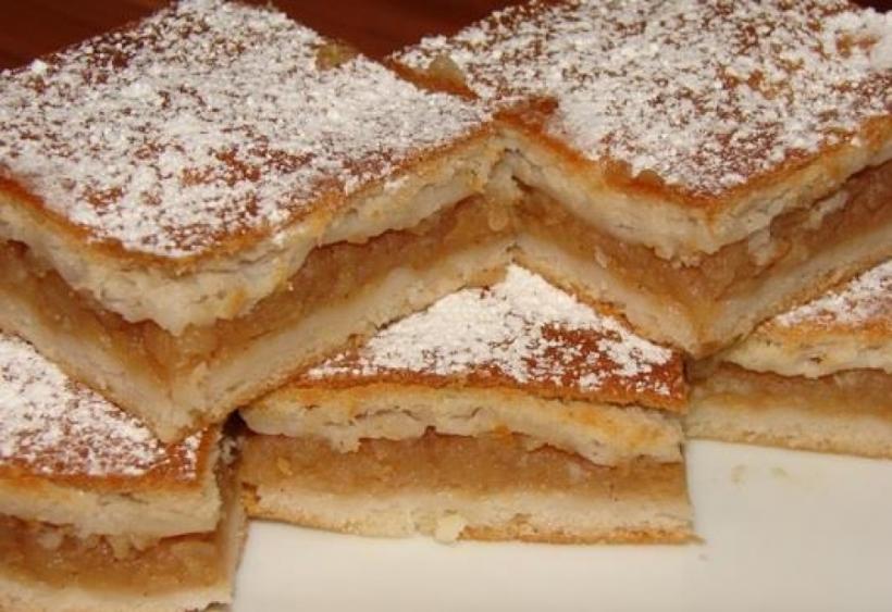Desert de post: Cum prepari prăjitura cu mere „12 linguri”