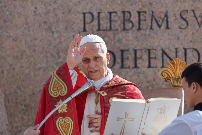 Papa Leon spală picioarele a 12 preoți, la slujba din Joia Mare, la Vatican