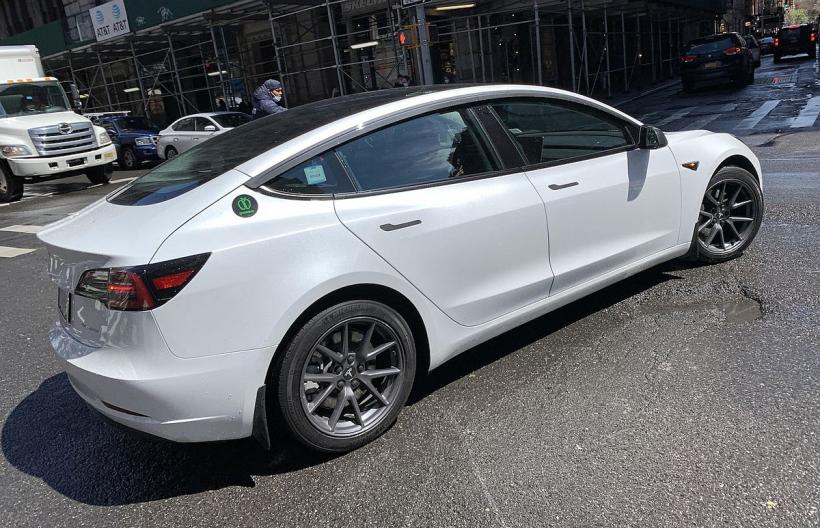 Veste excelentă pentru posesorii de electrice: Parcarea rămâne gratuită în București până în 2028