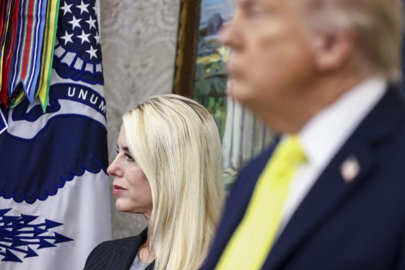 Trump a demis-o pe Pam Bondi din funcția de procuror general din cauza gestionării defectuoase a dosarelor Epstein