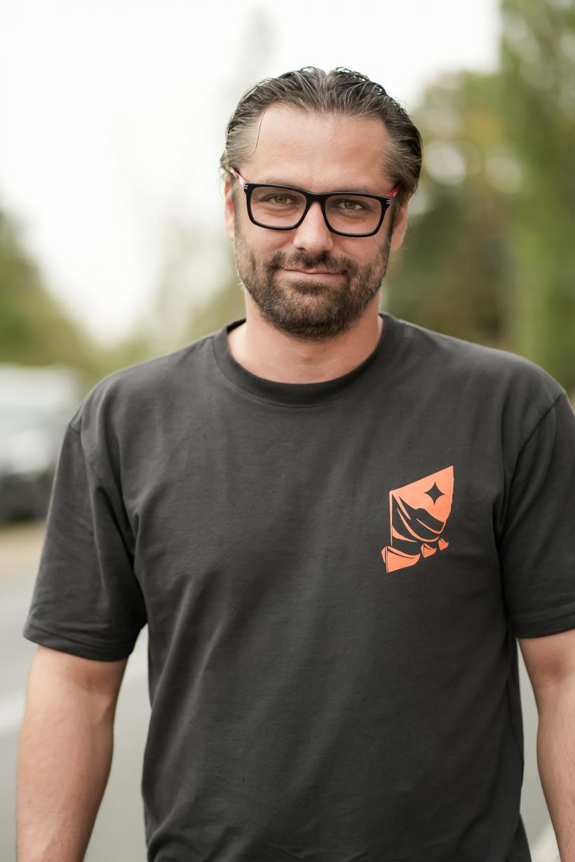 Alecsandru Dunaev se alătură distribuției Destine cu parfum de lavandă, noul spin-off semnat de Ruxandra Ion 19001937