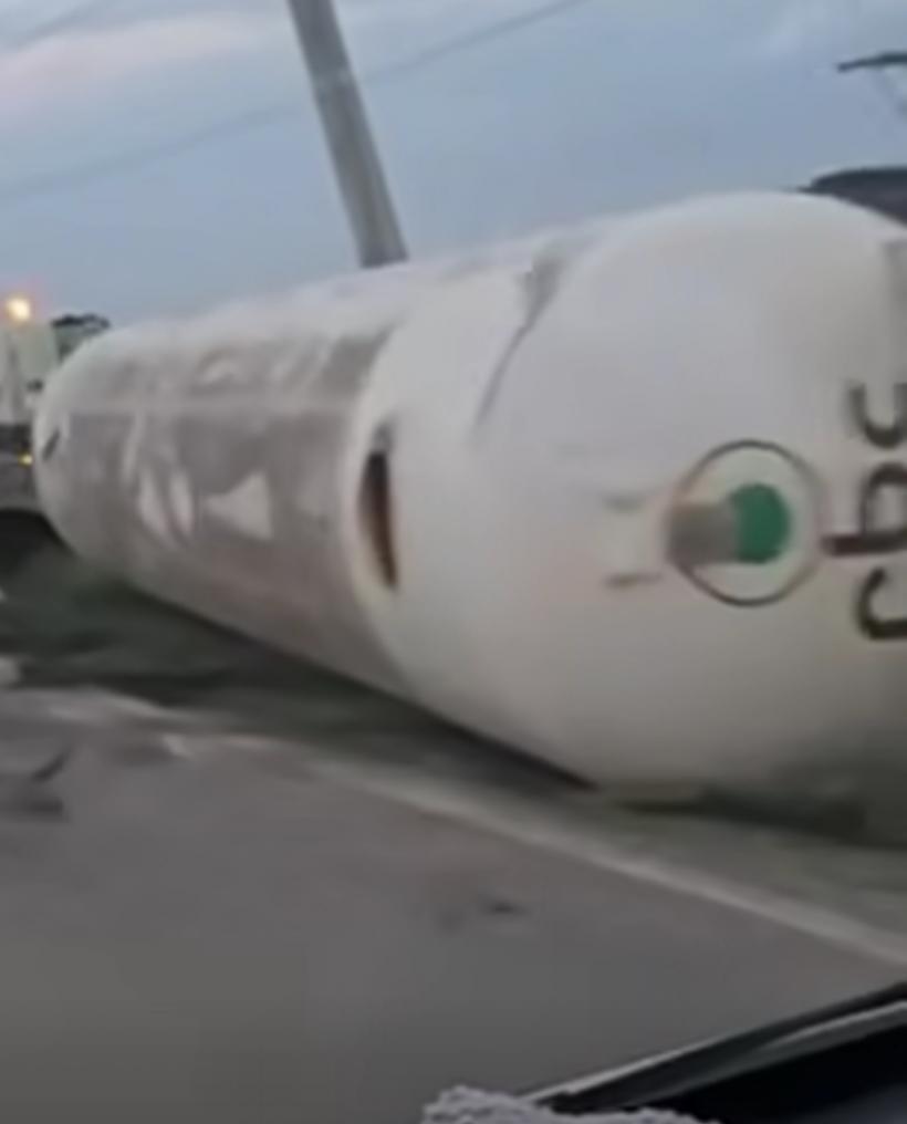 UPDATE Accident în Prahova: Cisternă cu GPL răsturnată pe DN 1D, la Ciorani; traficul este blocat. Populația a fost evacuată pe o rază de un kilometru 19002132