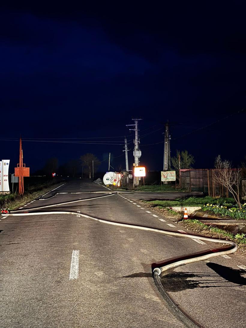 UPDATE Accident în Prahova: Cisternă cu GPL răsturnată pe DN 1D, la Ciorani; traficul este blocat. Populația a fost evacuată pe o rază de un kilometru 19002134