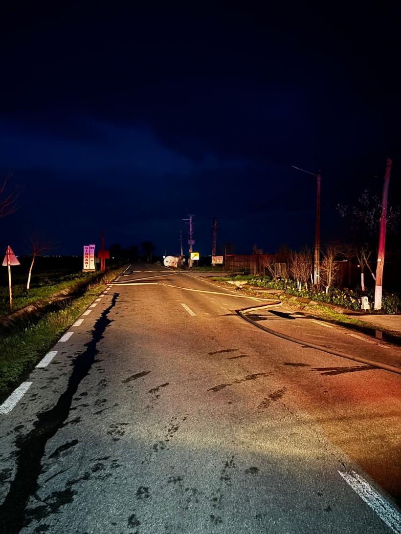 UPDATE Accident în Prahova: Cisternă cu GPL răsturnată pe DN 1D, la Ciorani; traficul este blocat. Populația a fost evacuată pe o rază de un kilometru 19002135