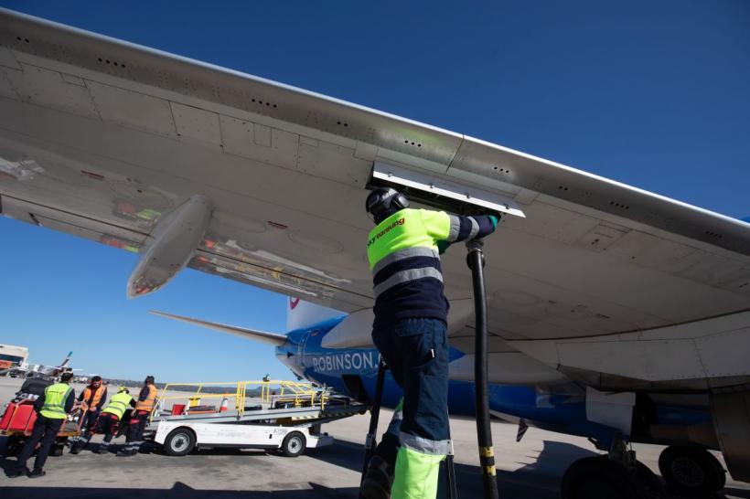 Europa, în fața unei crize aeriene majore: deficitul de kerosen pune în pericol zborurile din sezonul estival, iar o companie importantă anunță posibile anulări de până la 10%