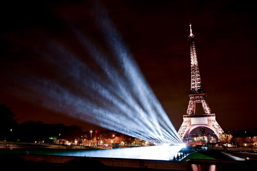 Se mișcă mai repede decât lumina, fără să încalce legile fizicii!     19002088